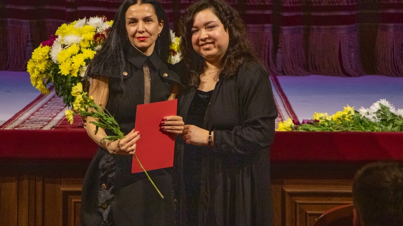Сотрудников Мурманского областного драматического театра наградили ко Дню работника культуры - иллюстрация новости Мурманского областного драматического театра