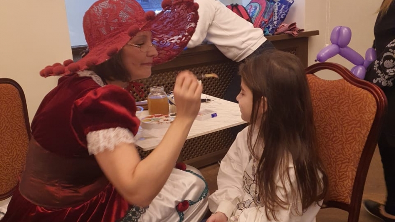 «Эстафета доброты» прошла в Мурманском областном драматическом театре. - иллюстрация новости Мурманского областного драматического театра