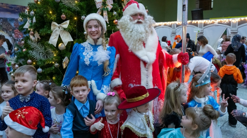 Гастроли с губернаторскими елками продолжаются! - иллюстрация новости Мурманского областного драматического театра