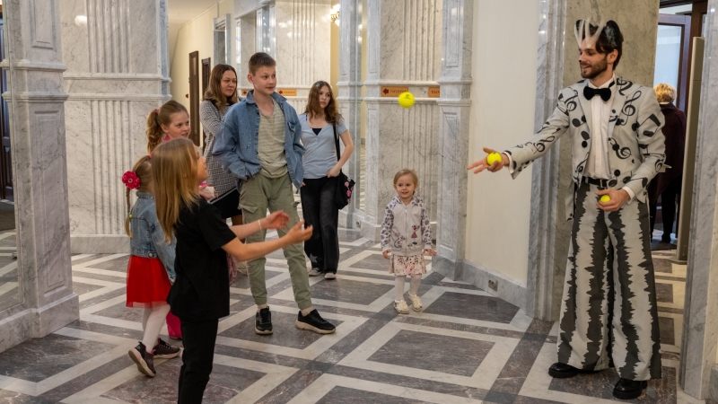 В Мурманском областном драматическом театре отметили День защиты детей - иллюстрация новости Мурманского областного драматического театра