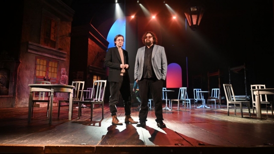 Наши художники на донецкой сцене - иллюстрация новости Мурманского областного драматического театра