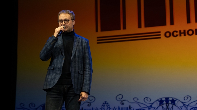 В стенах областного драматического театра состоялась вдохновляющая творческая встреча с художественным руководителем Мурманской драмы Николаем Гадомским. - иллюстрация новости Мурманского областного драматического театра