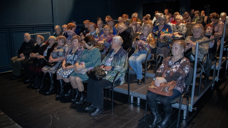 Благотворительный показ спектакля «Не покидай меня...» - иллюстрация новости Мурманского областного драматического театра