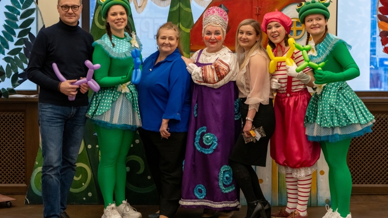 Эстафета доброты! Мурманский областной драматический театр отметил Международный день инвалидов яркими выступлениями и веселыми играми - иллюстрация новости Мурманского областного драматического театра
