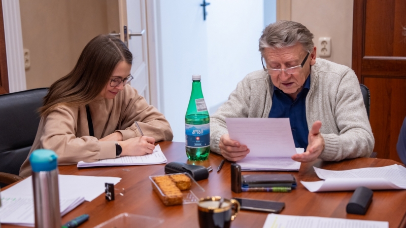 В нашем театре начались читки пьесы «Отель двух миров» - иллюстрация новости Мурманского областного драматического театра