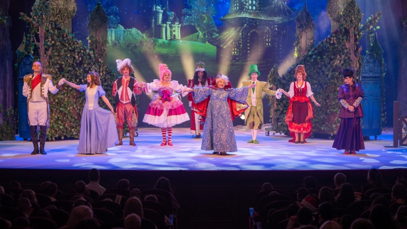 В нашем театре завершилась новогодняя кампания. Более 13000 северян стали свидетелями спектаклей, которые наполнили душу каждого новогодним волшебством! - иллюстрация новости Мурманского областного драматического театра